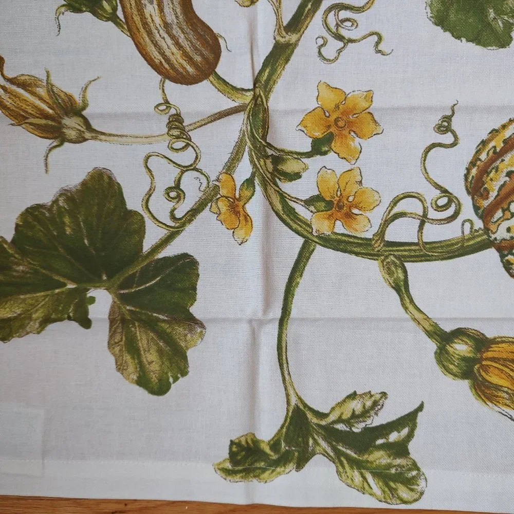 Williams Sonoma 4 pc set Botanical Pumpkin and Gourd Print Napkins White Green